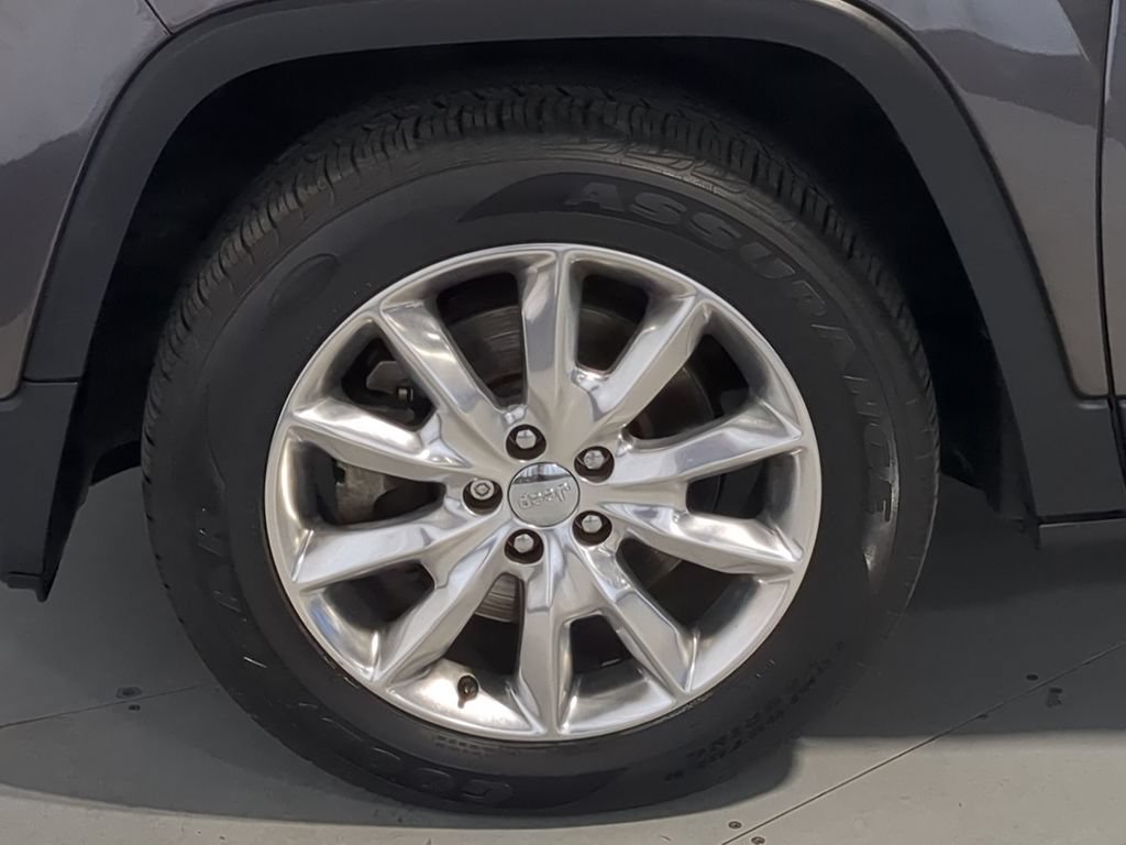 Used 2016 Jeep Cherokee Limited w/ Luxury Group AWD/4WD image 17