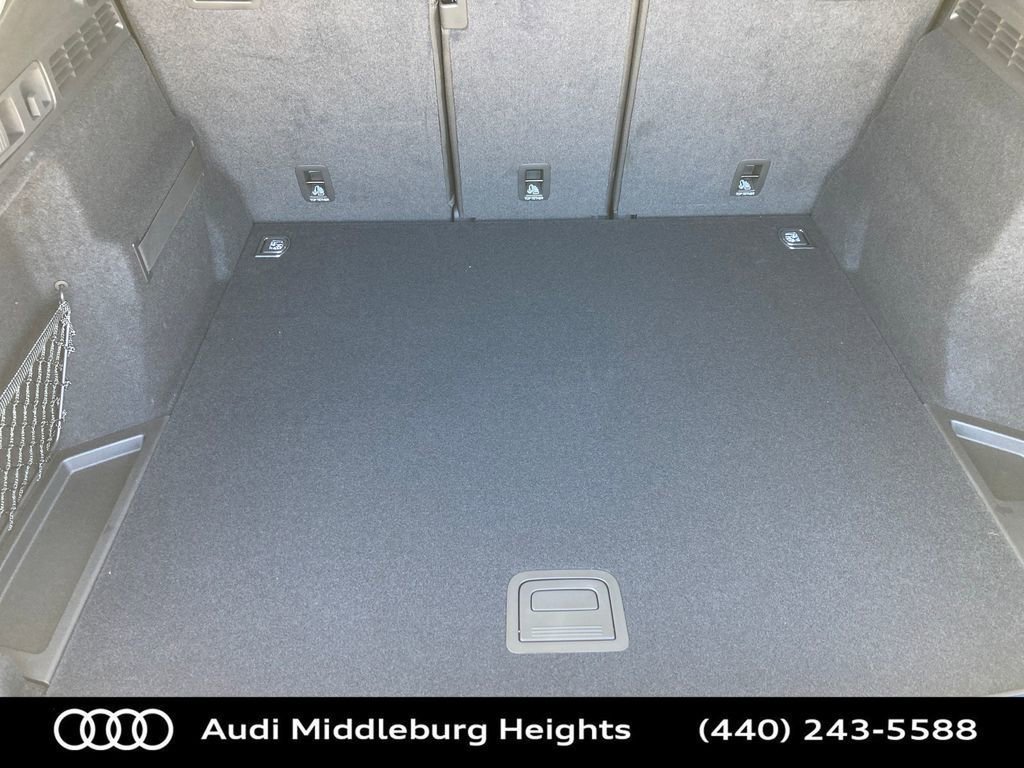 Used 2025 Audi Q5 Premium w/ Convenience Package image 23