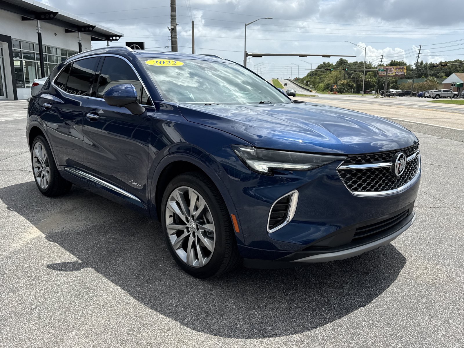 Used 2022 Buick Envision Avenir w/ Technology Package II FWD image 7