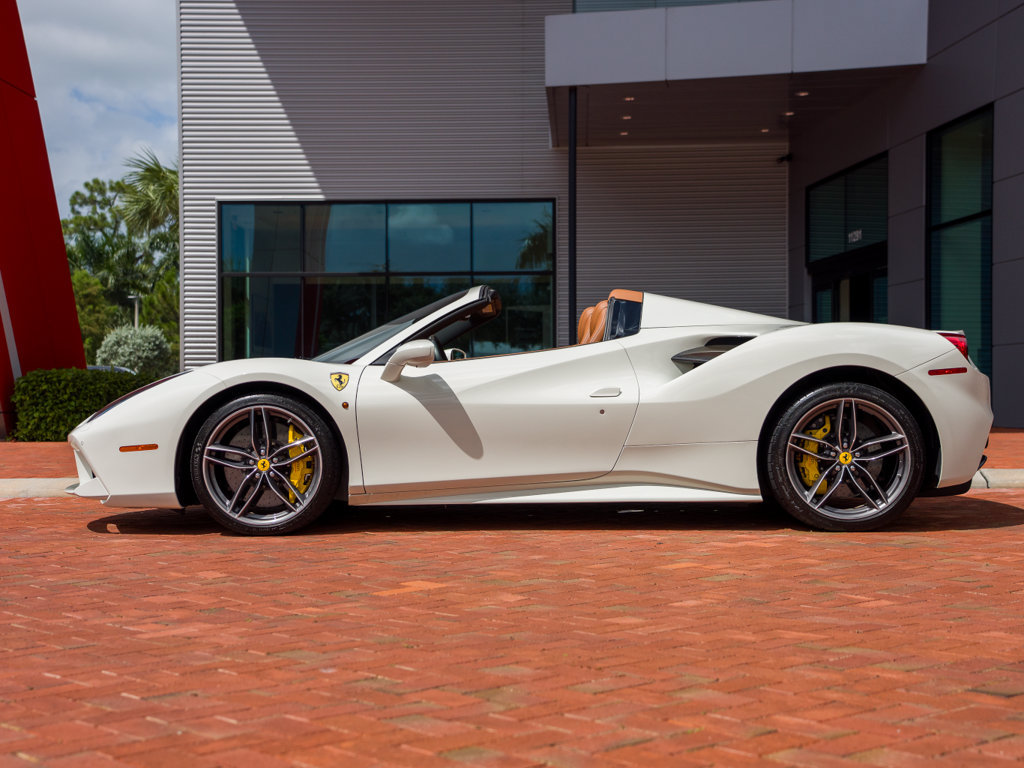 Used 2019 Ferrari 488 Spider RWD image 2