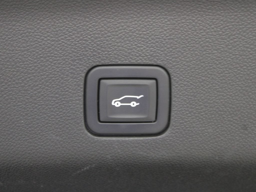 Used 2023 GMC Yukon Denali w/ LPO, Floor Liner Package AWD/4WD image 47