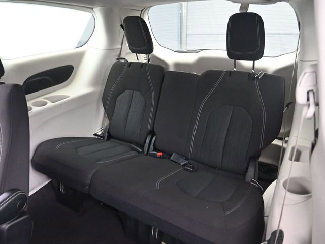 Used 2022 Chrysler Voyager LX image 26