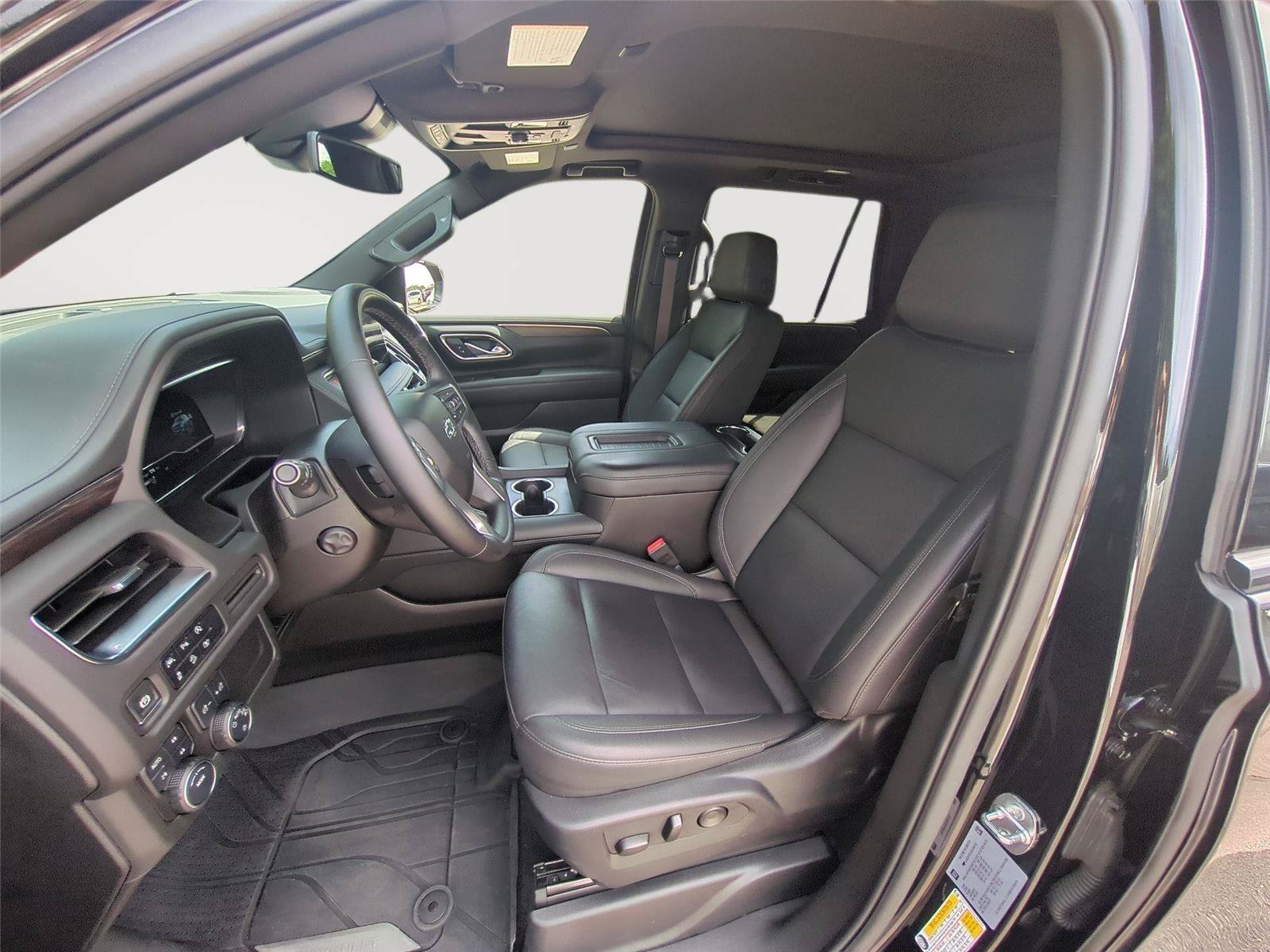 Used 2024 Chevrolet Tahoe Z71 w/ Luxury Package AWD/4WD image 15