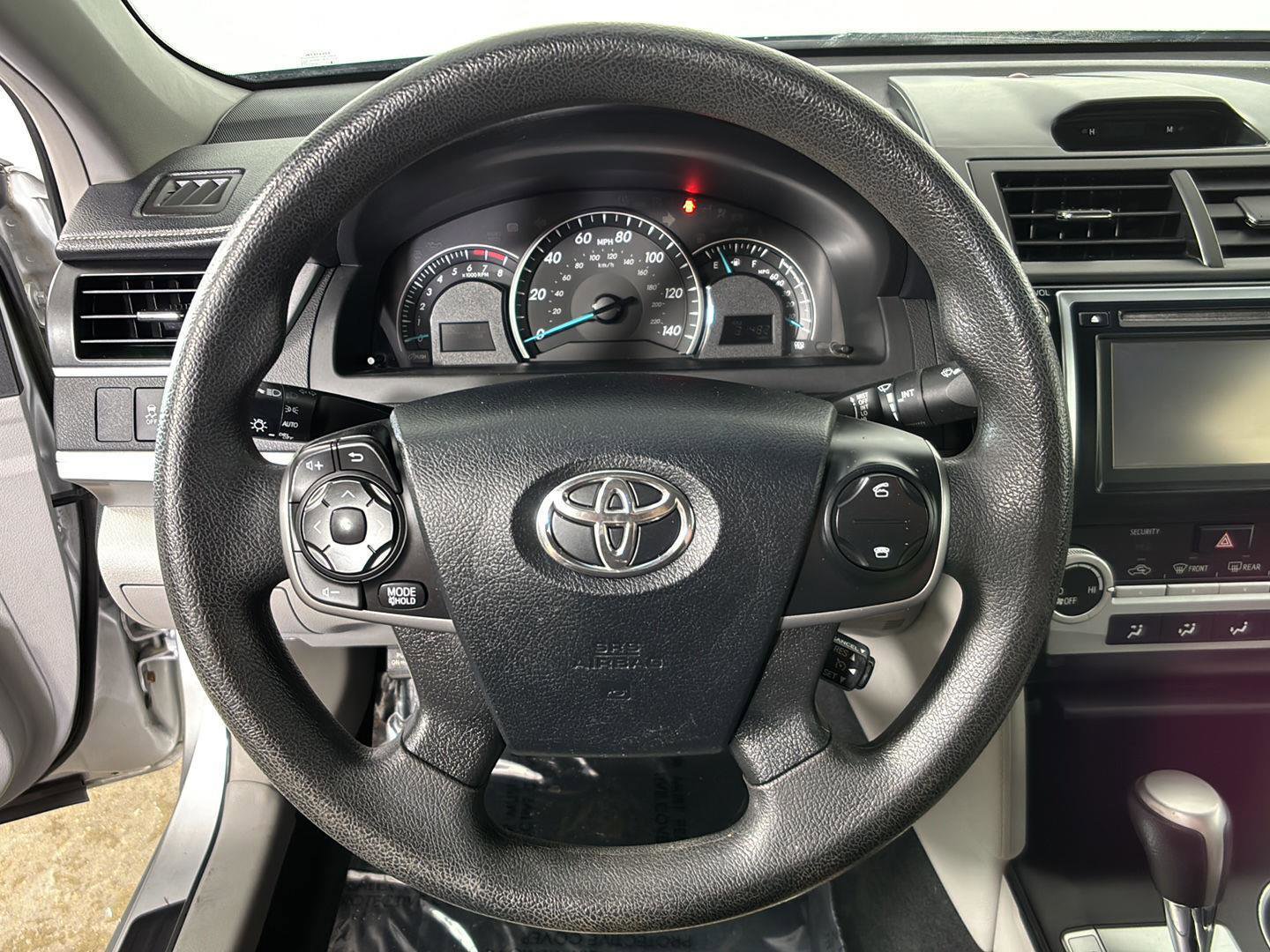 Used 2014 Toyota Camry LE FWD image 29