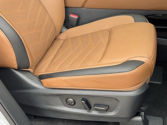 Used 2025 Nissan Pathfinder Platinum w/ Cargo Package image 12