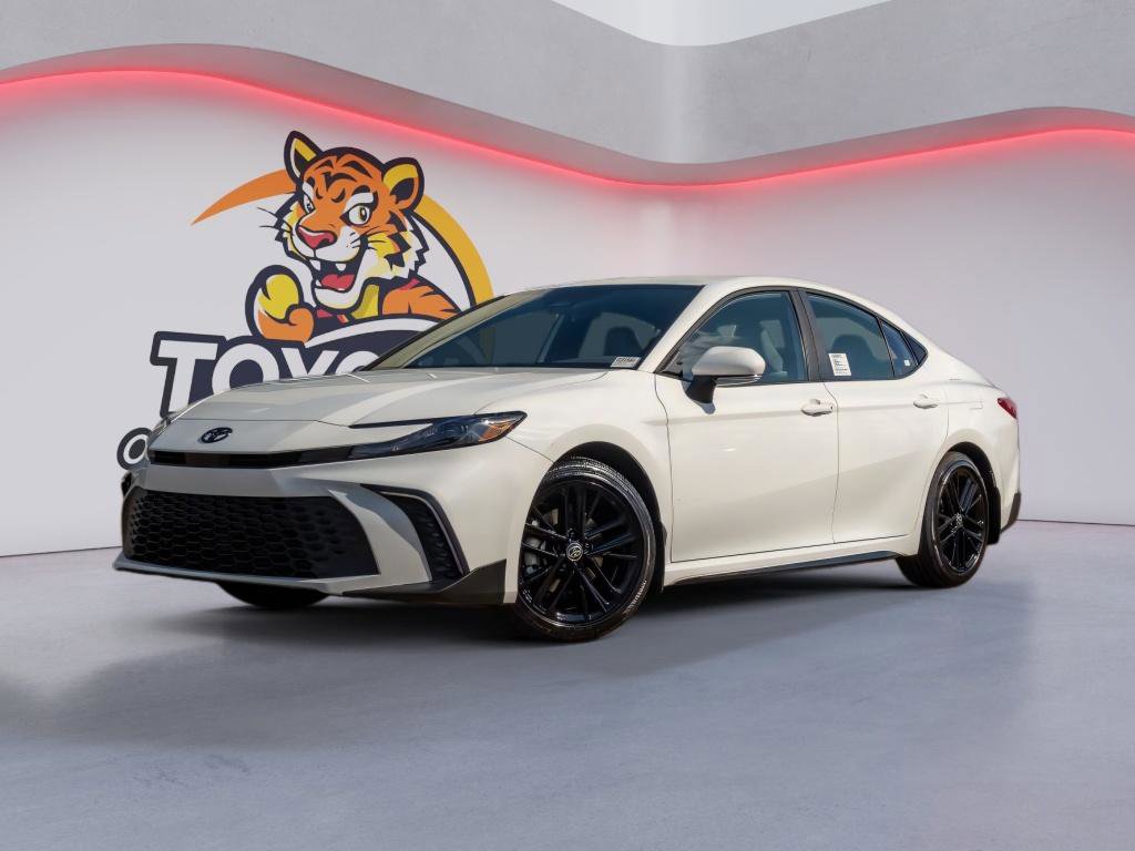 Used 2026 Toyota Camry SE FWD image 1