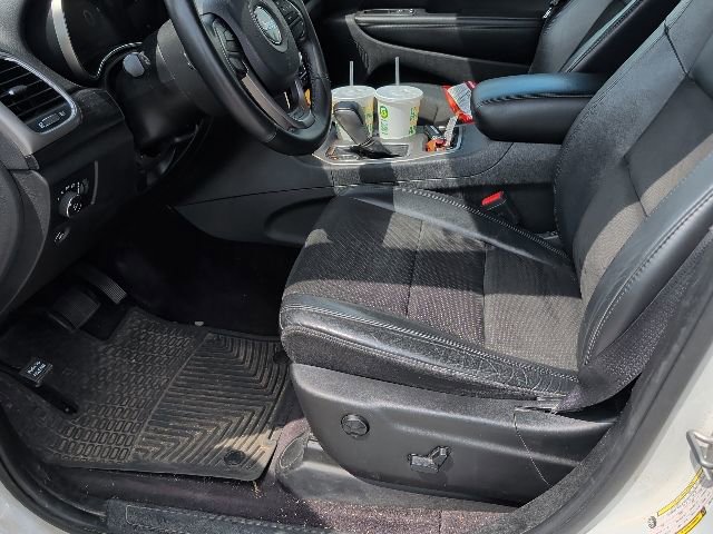 Used 2019 Jeep Grand Cherokee Altitude AWD/4WD image 13