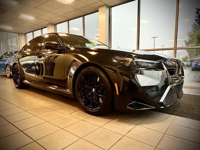 Used 2025 BMW M5 w/ Carbon Package image 1