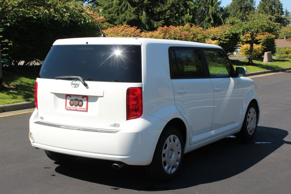 Used 2009 Scion xB FWD image 7