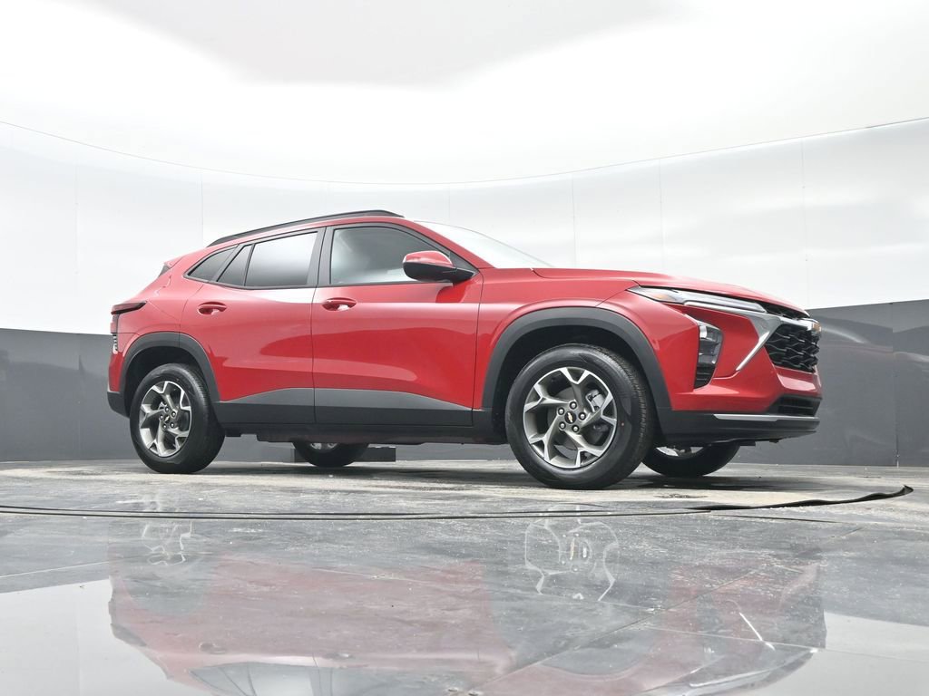 New 2026 Chevrolet Trax LT w/ Sunroof Package image 32