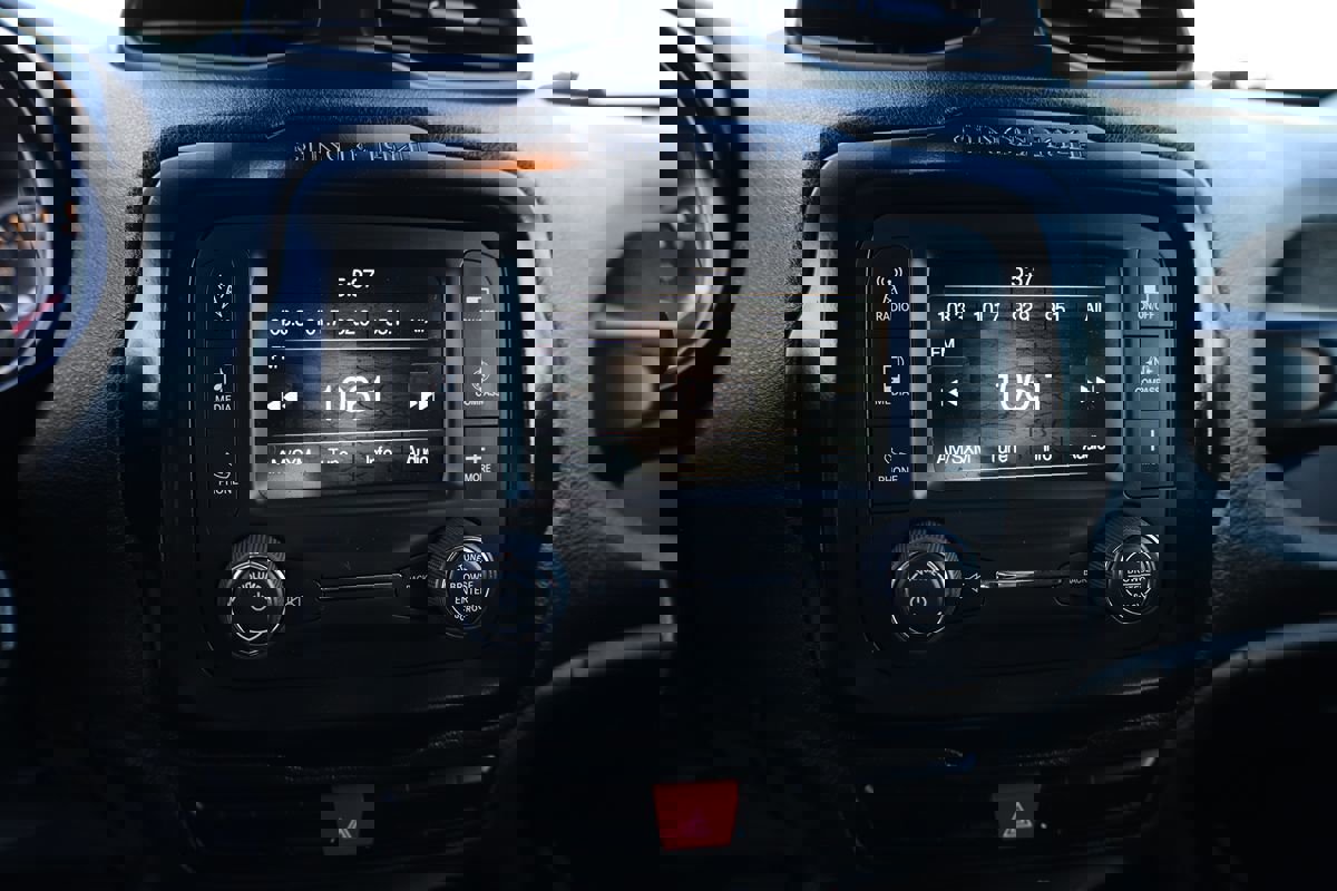 Used 2015 Jeep Renegade Trailhawk w/ Popular Equipment Group image 23