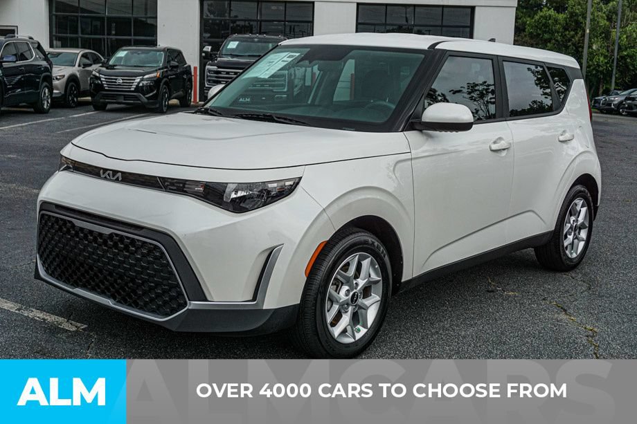 Used 2025 Kia Soul LX w/ LX Technology Package FWD image 2