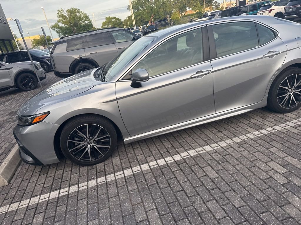 Used 2023 Toyota Camry SE FWD image 6