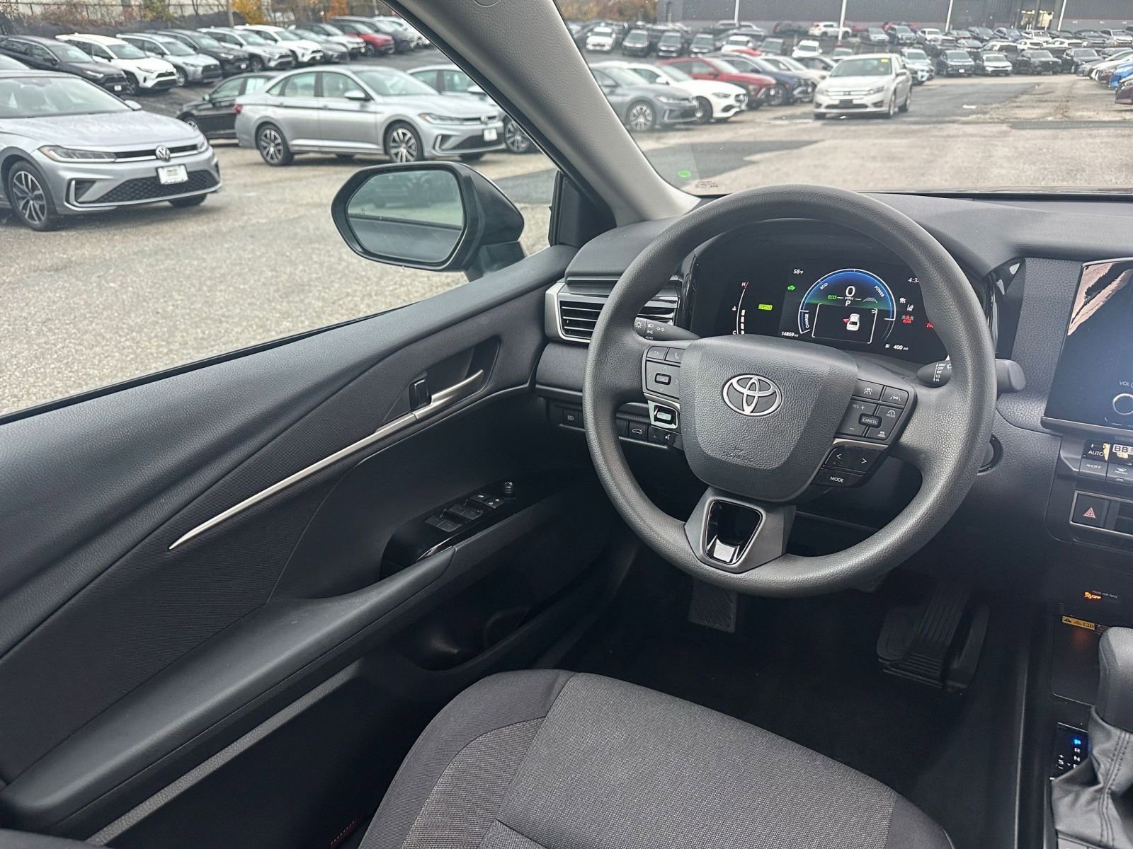 Used 2025 Toyota Camry LE image 33