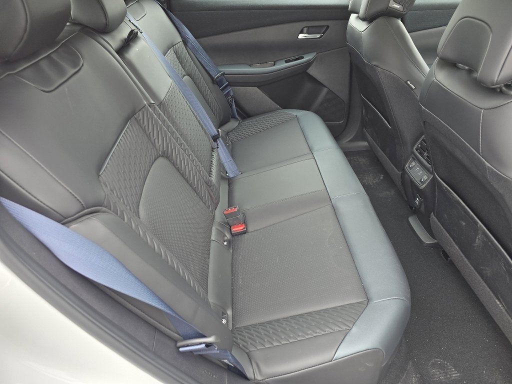 New 2026 Nissan Leaf Platinum+ w/ Cargo Package (Platinum+) image 13