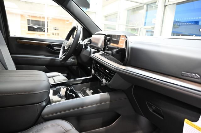 New 2026 Chevrolet Suburban High Country AWD/4WD image 16