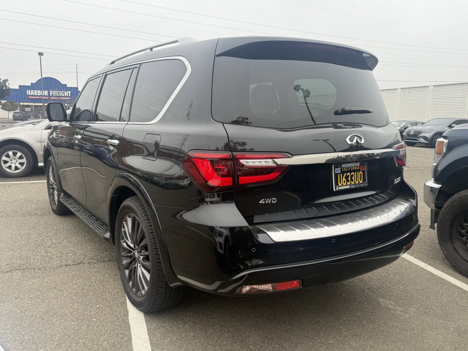 Used 2023 INFINITI QX80 Premium Select w/ Cargo Package image 3