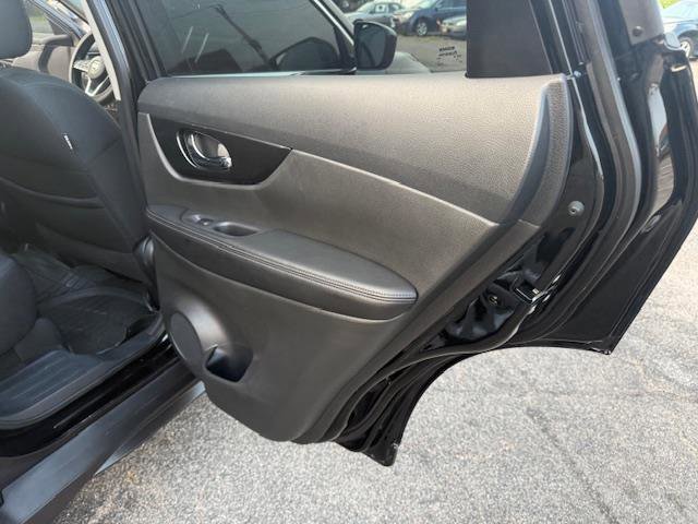 Used 2017 Nissan Rogue S image 17