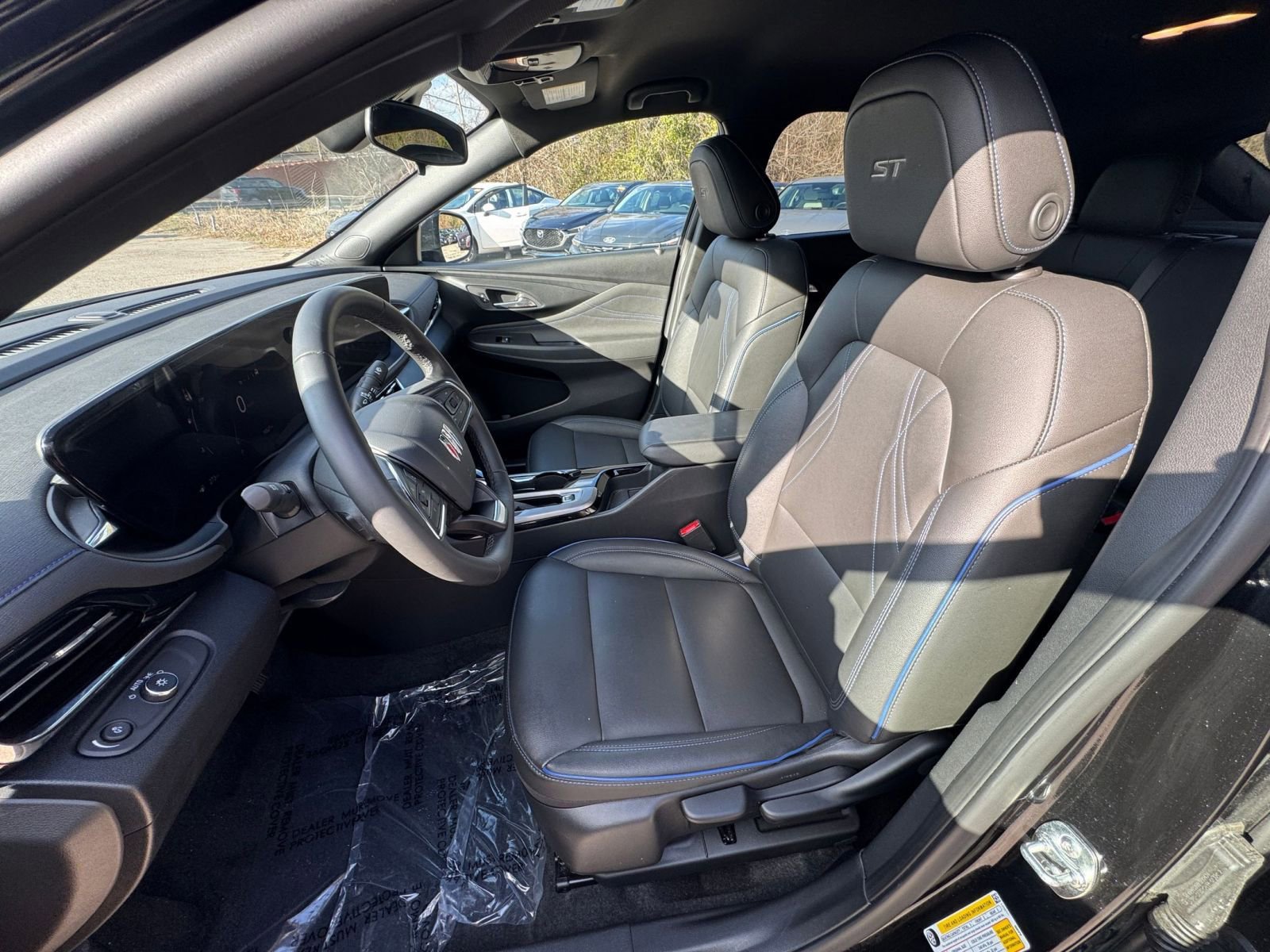 Used 2025 Buick Envista Sport Touring image 32