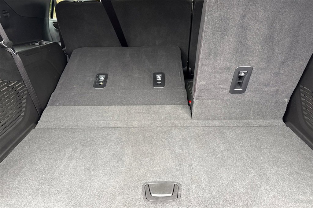 Used 2025 GMC Yukon Elevation image 21