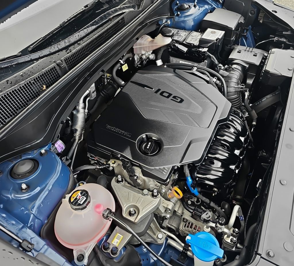 Used 2023 Hyundai Santa Fe SE w/ Cargo Package image 31