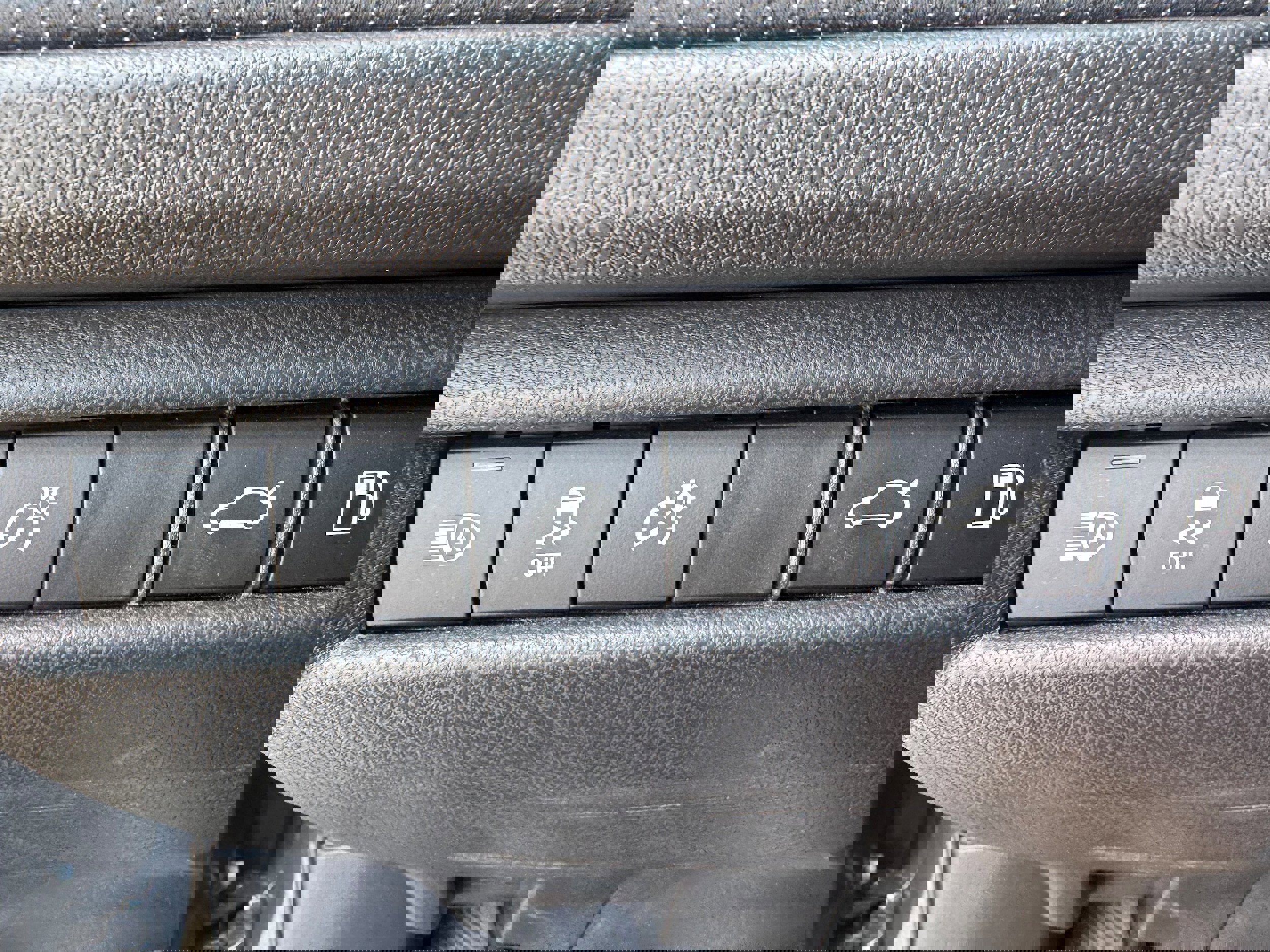 Used 2025 Toyota Camry SE image 13