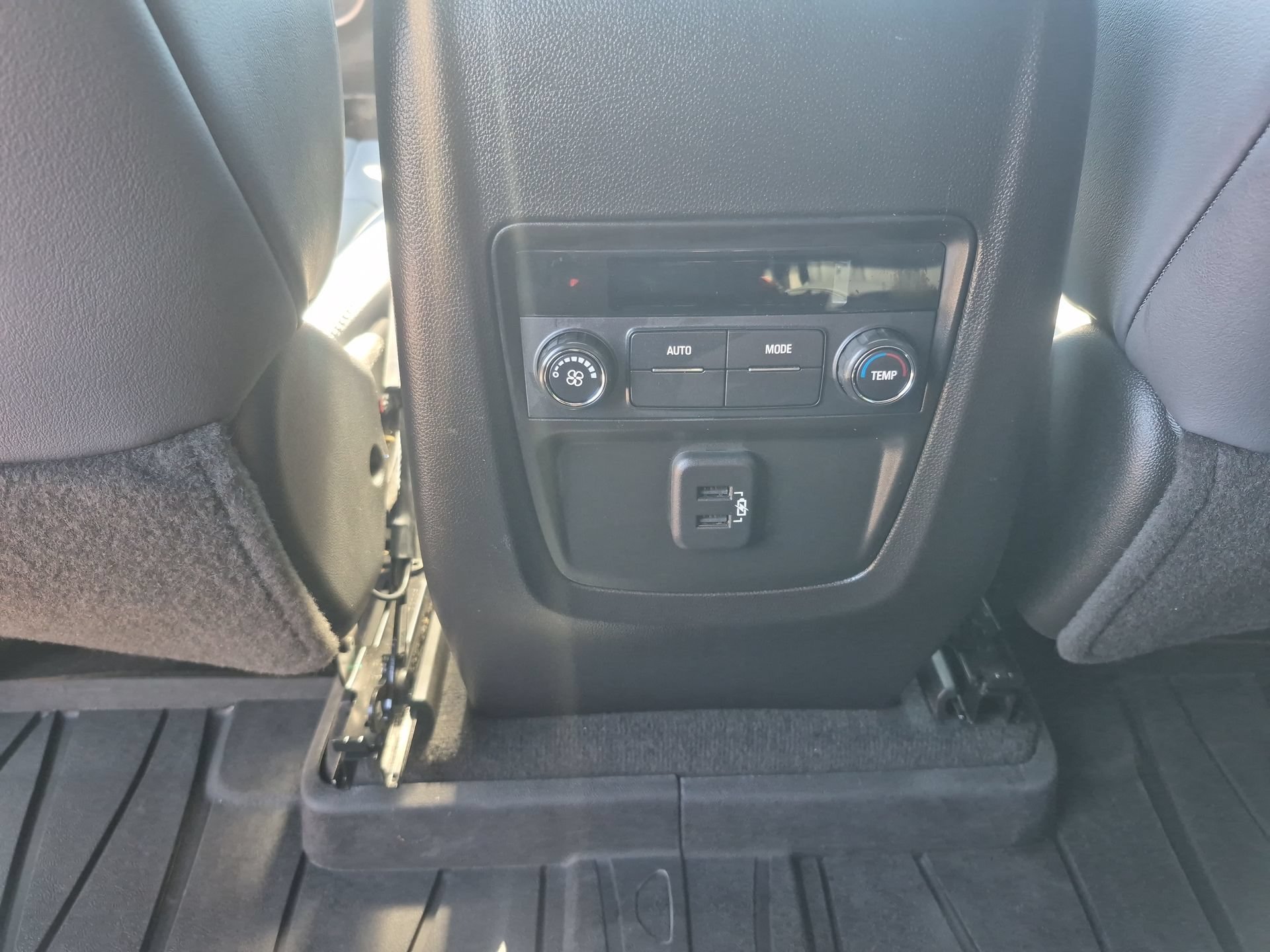 Used 2024 Buick Enclave Essence w/ Experience Buick Package AWD/4WD image 23
