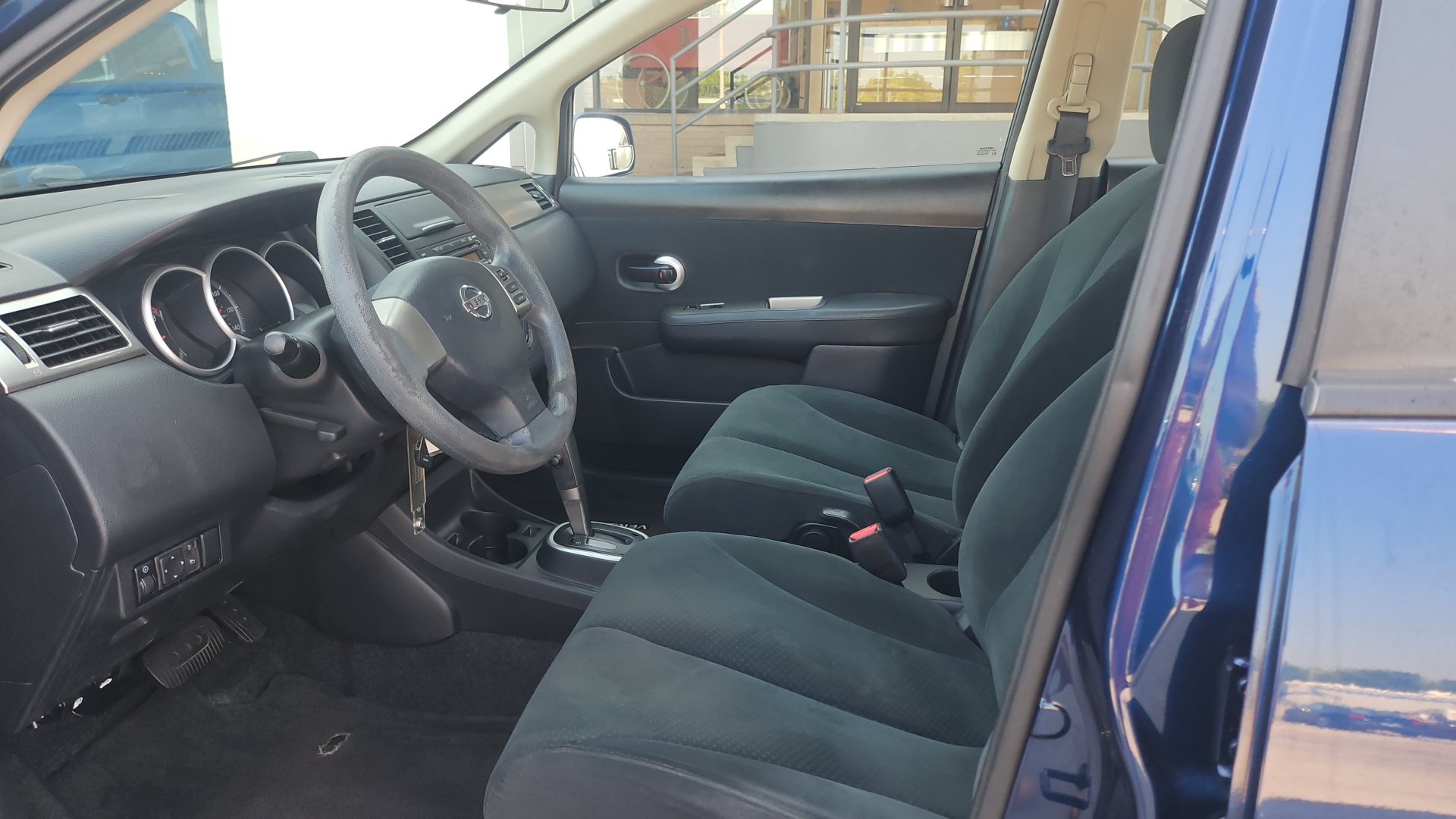 Used 2011 Nissan Versa 1.8 S w/ Plus Pkg FWD image 10