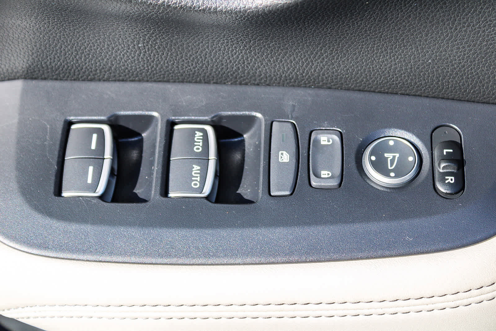 Used 2026 Honda HR-V EX-L image 16