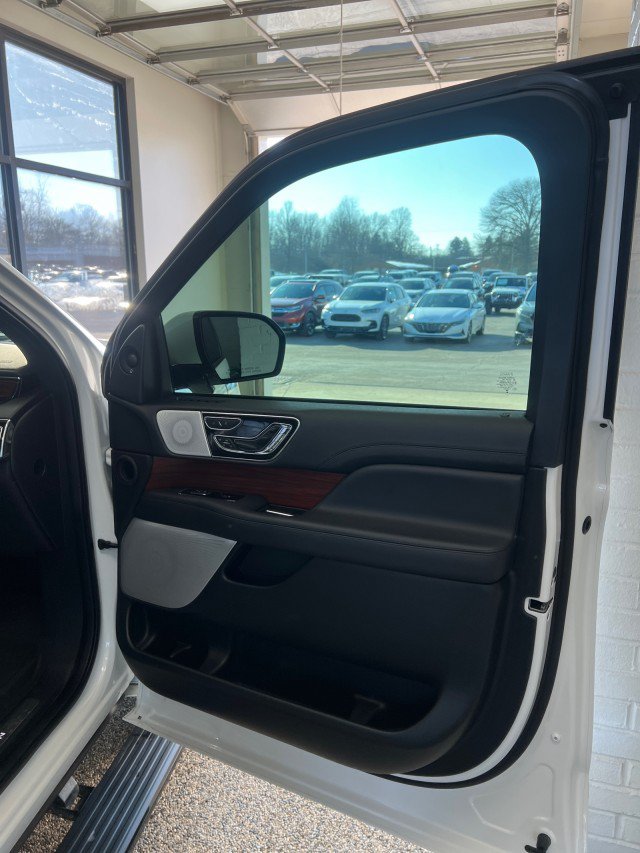 Used 2024 Lincoln Navigator Reserve AWD/4WD image 15