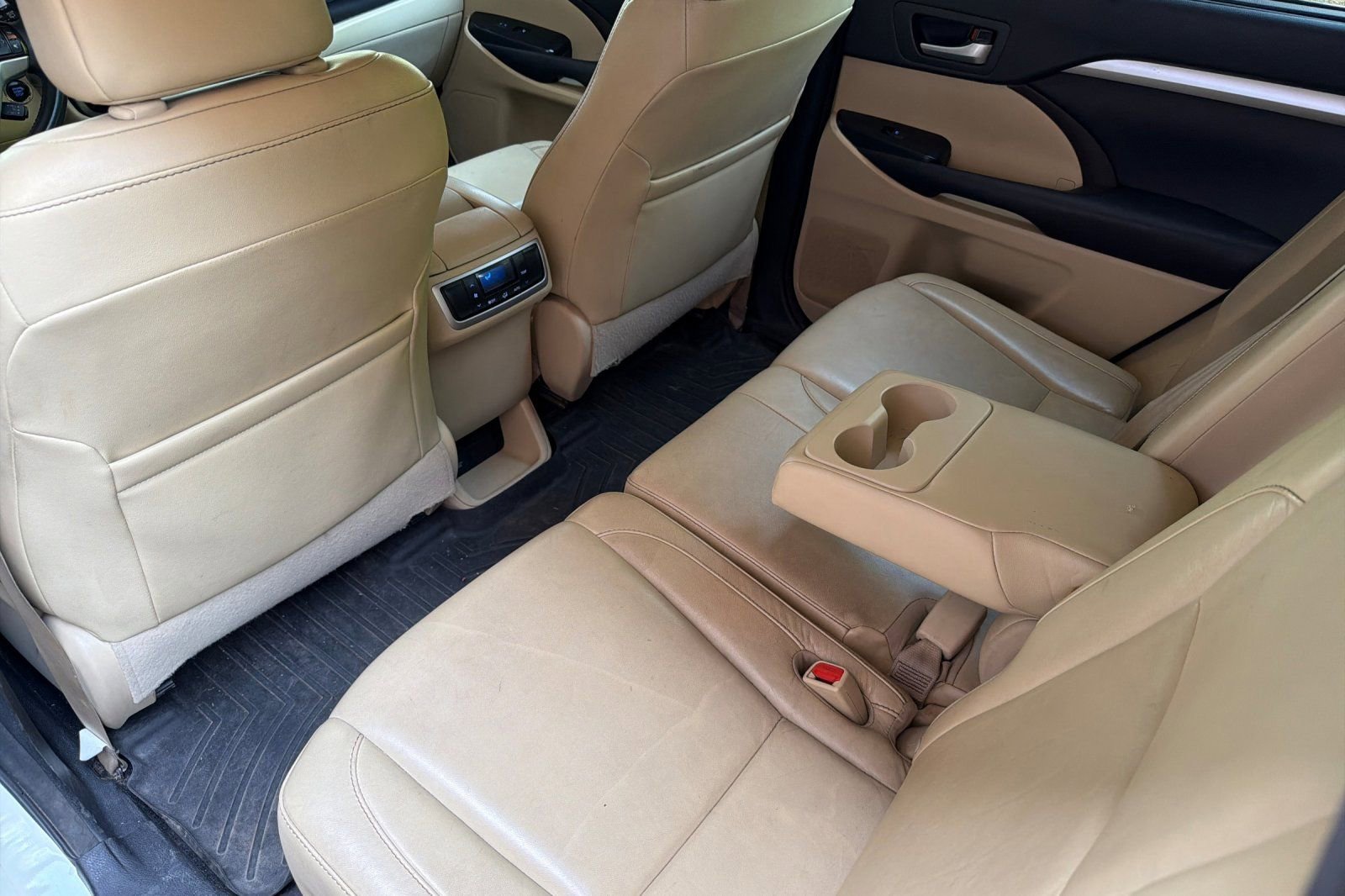 Used 2016 Toyota Highlander XLE AWD/4WD image 12