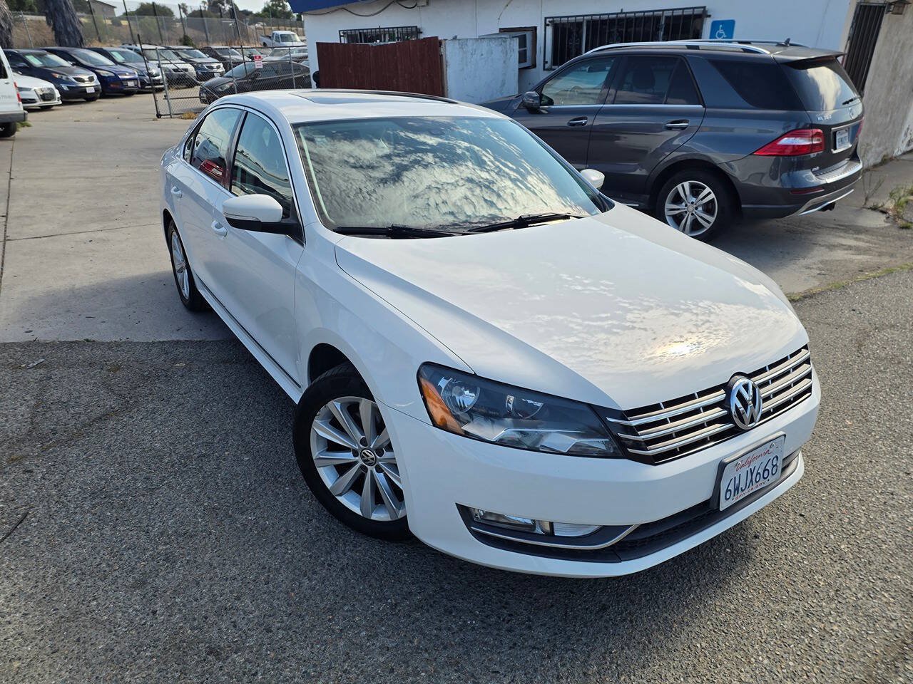 Used 2012 Volkswagen Passat 2.5 SEL Premium FWD image 4