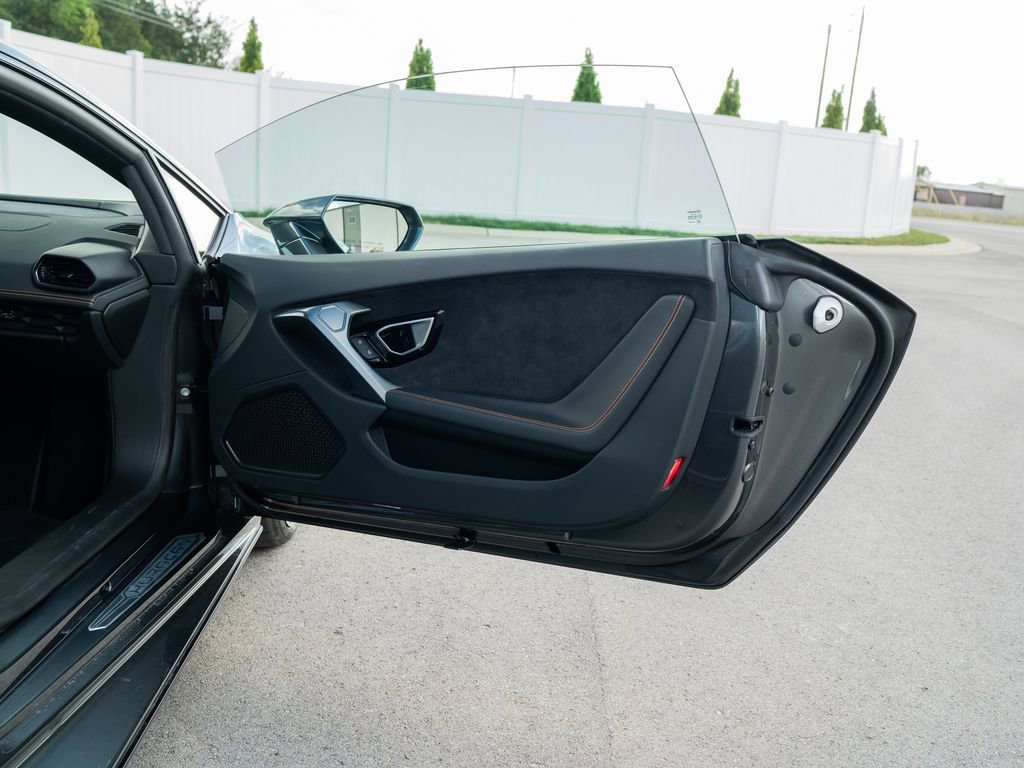 Used 2021 Lamborghini Huracan EVO image 29