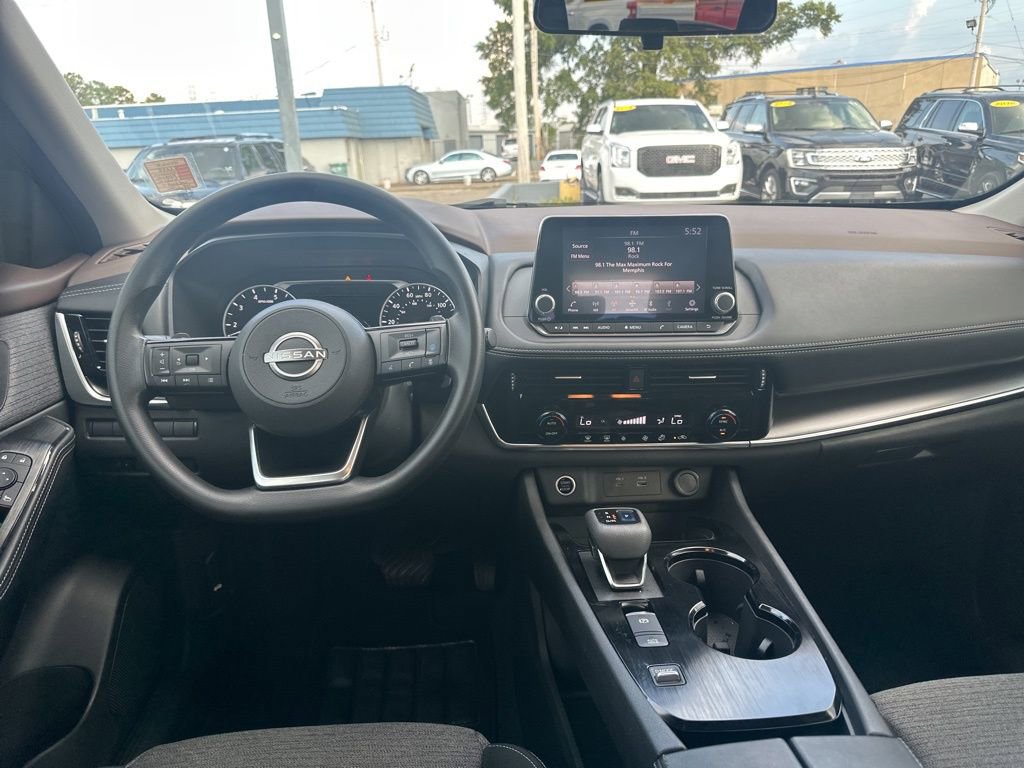 Used 2022 Nissan Rogue SV image 10