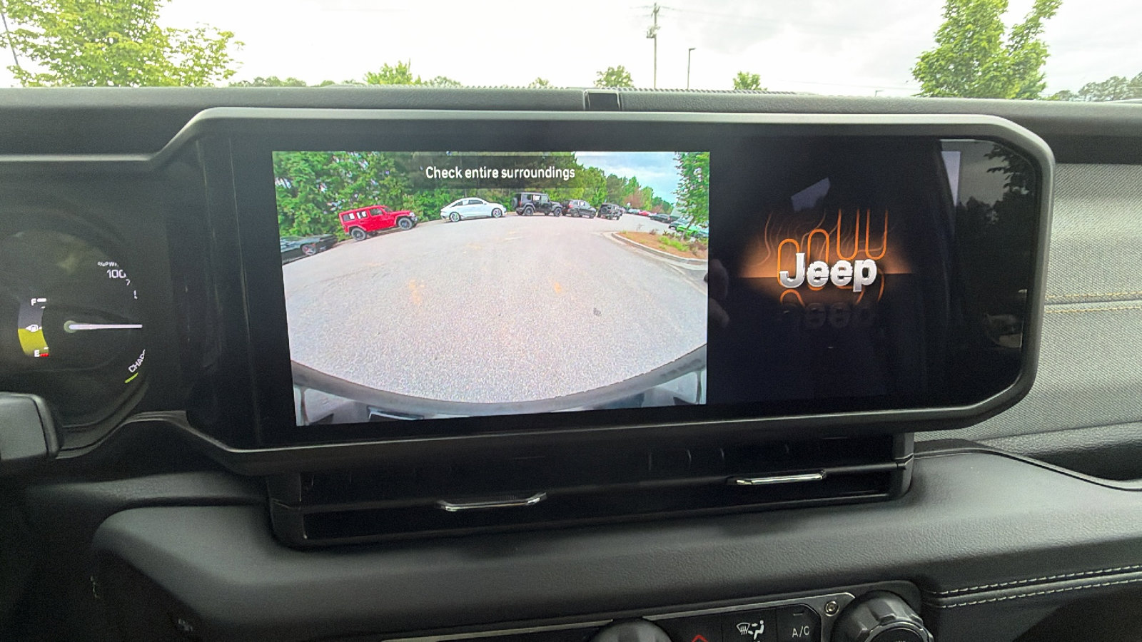 Used 2025 Jeep Wrangler Unlimited Sahara AWD/4WD image 33