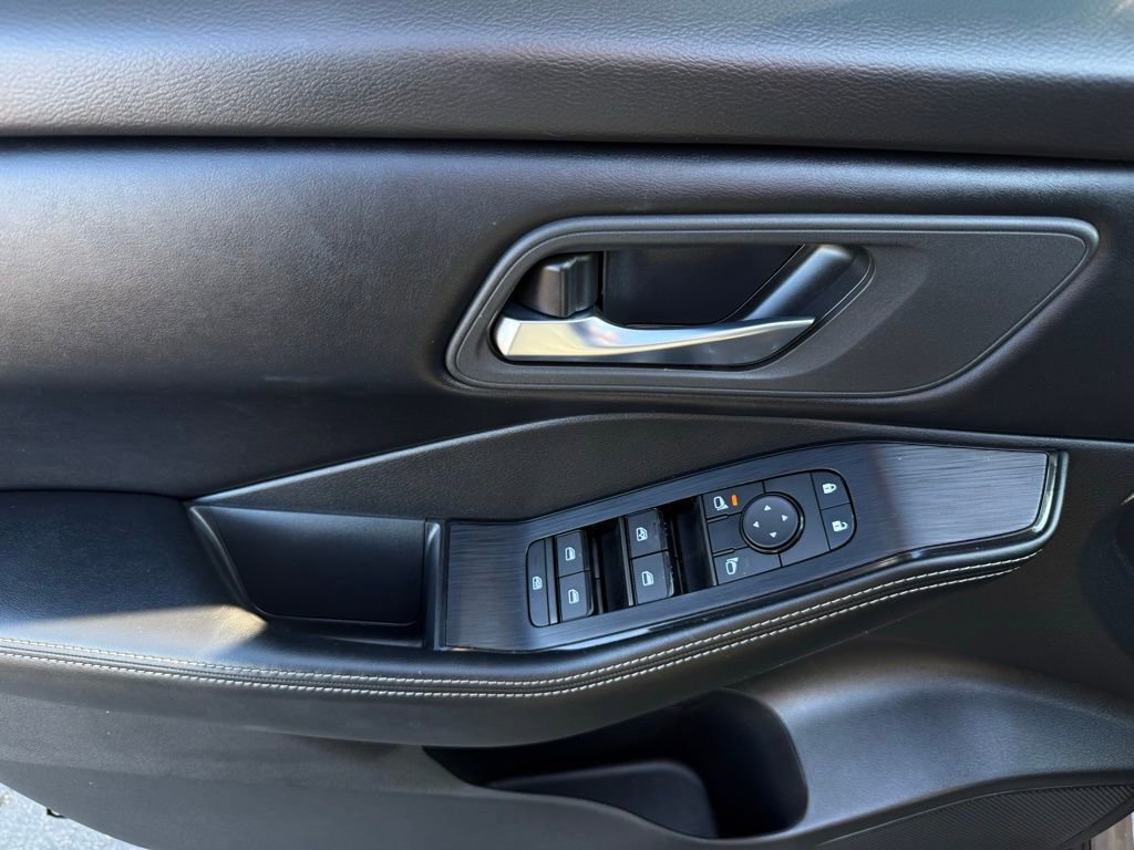 Certified 2024 Nissan Rogue SV image 20