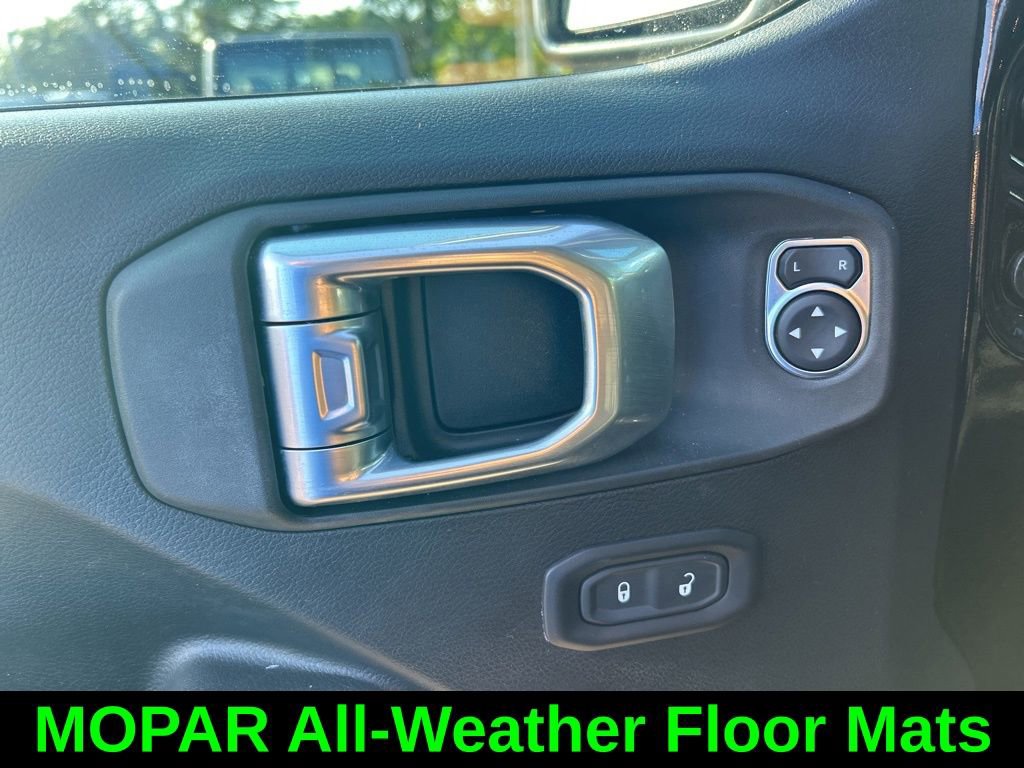 Used 2022 Jeep Wrangler Willys AWD/4WD image 34
