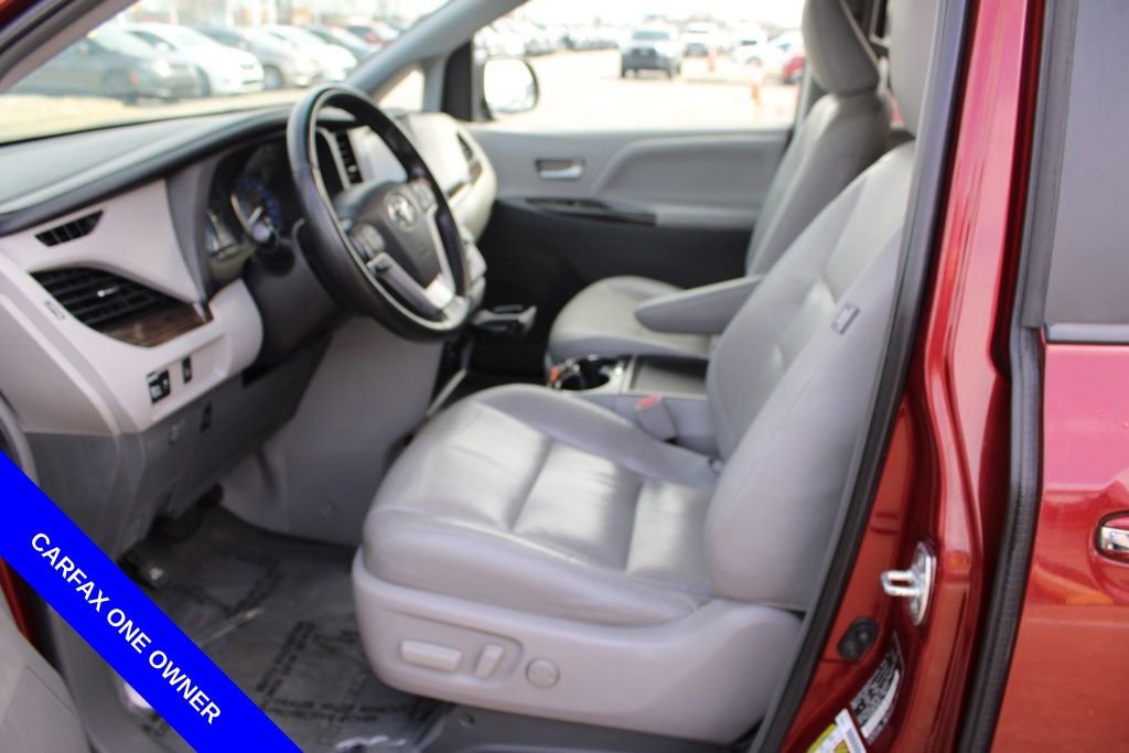Used 2015 Toyota Sienna XLE image 16