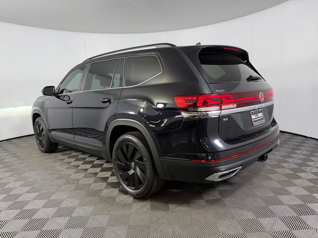 Used 2024 Volkswagen Atlas SE w/ Panoramic Sunroof Package FWD image 9