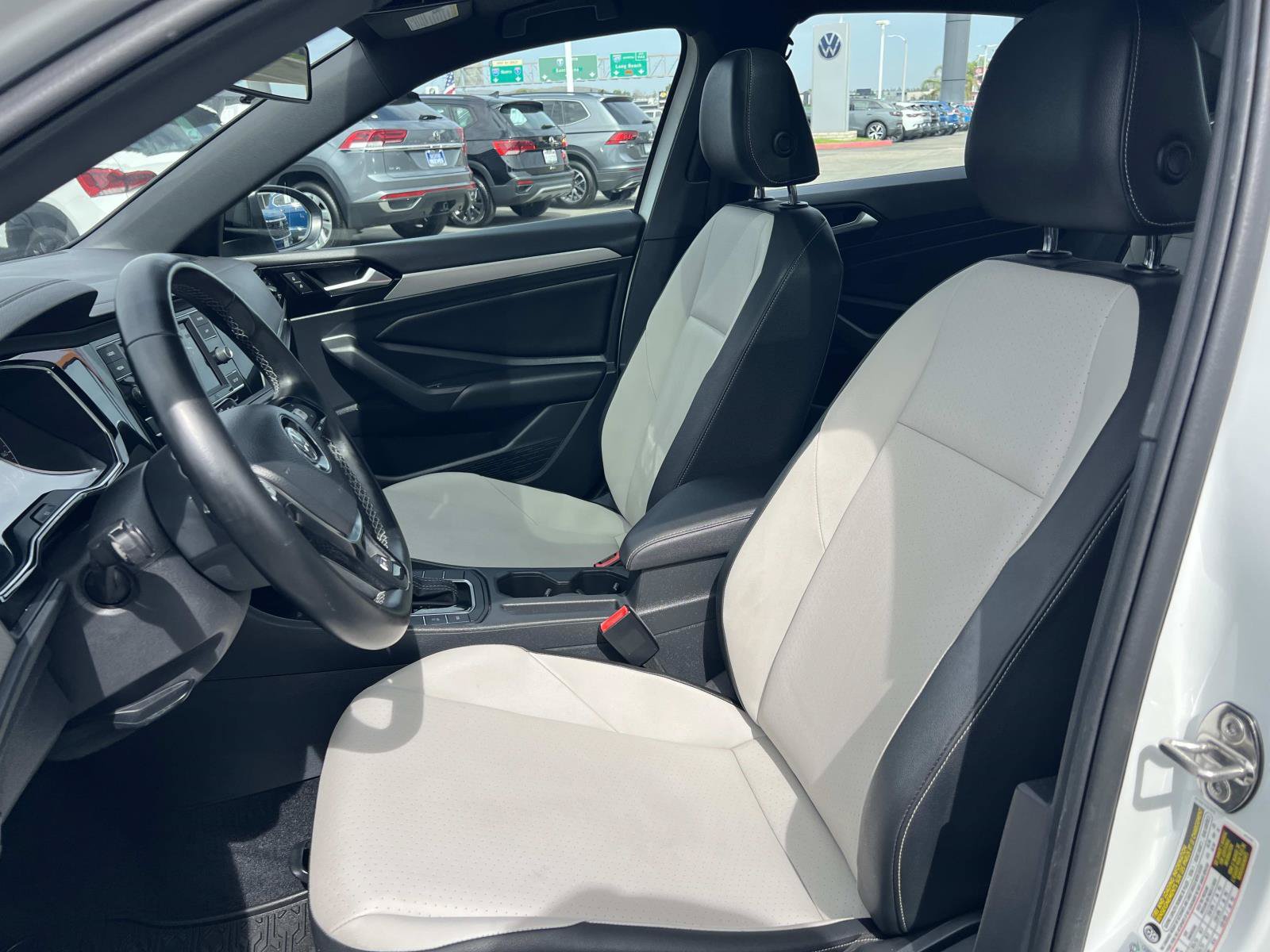 Used 2019 Volkswagen Jetta R-Line w/ R-Line Cold Weather Package FWD image 17