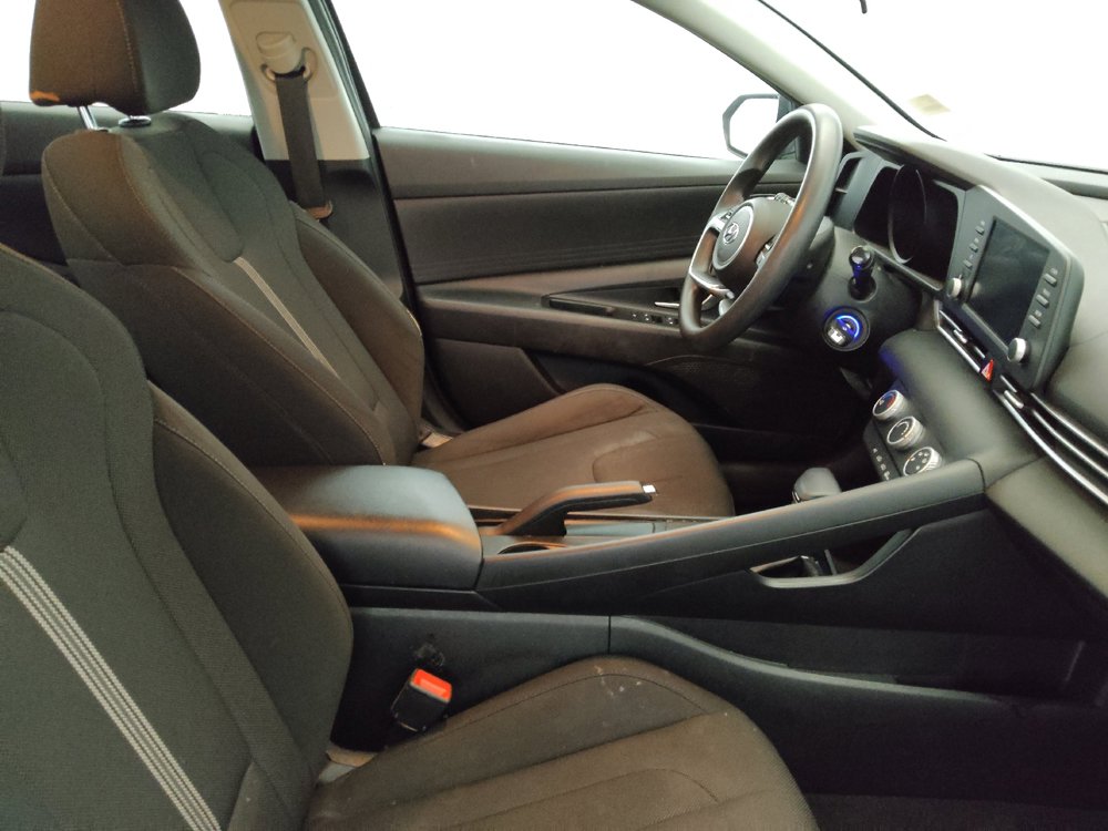 Used 2021 Hyundai Elantra SE FWD image 21