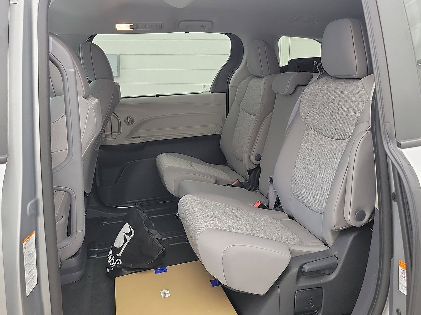 Used 2024 Toyota Sienna LE FWD image 20