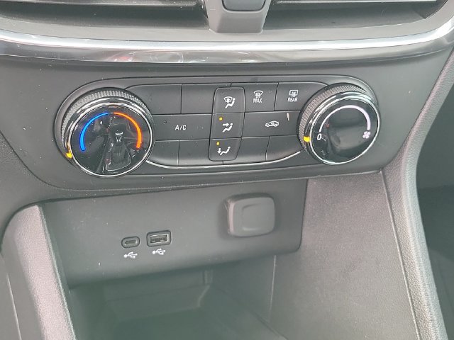 Certified 2024 Buick Encore GX Preferred AWD/4WD image 18