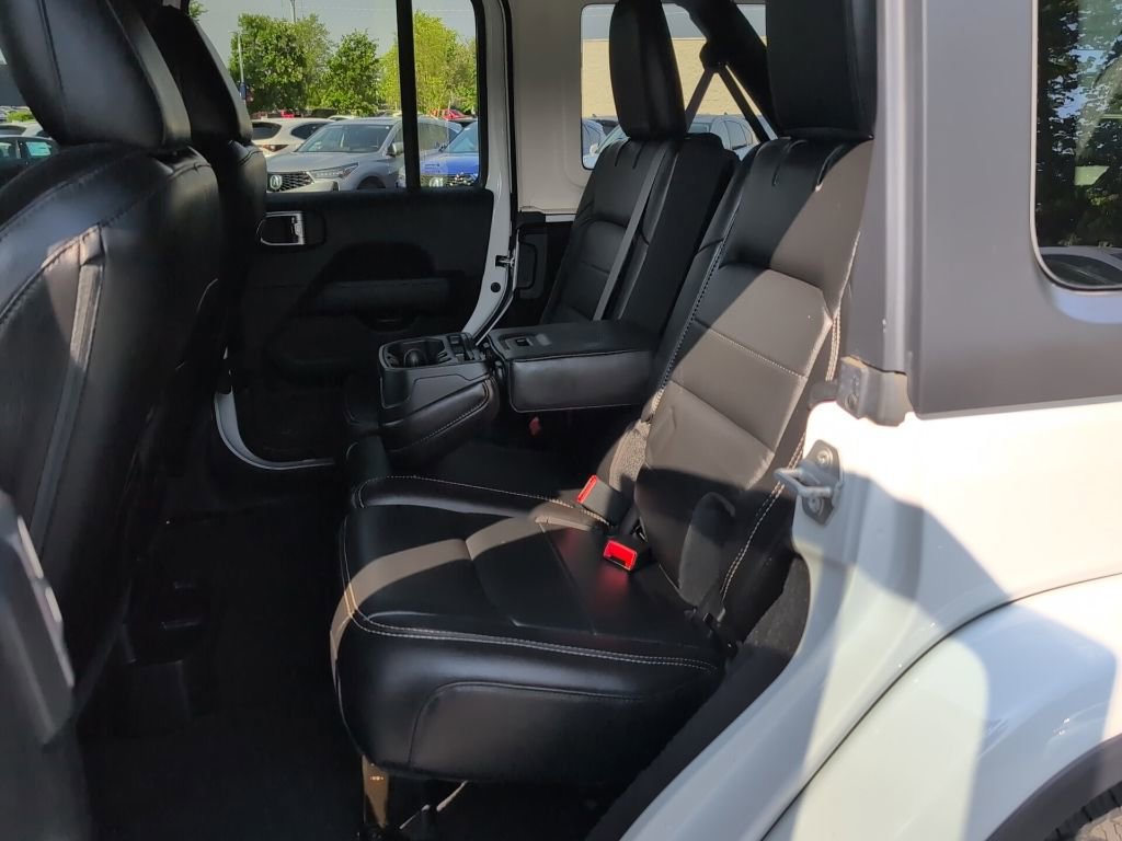 Used 2020 Jeep Wrangler Unlimited Sahara w/ Dual Top Group AWD/4WD image 28