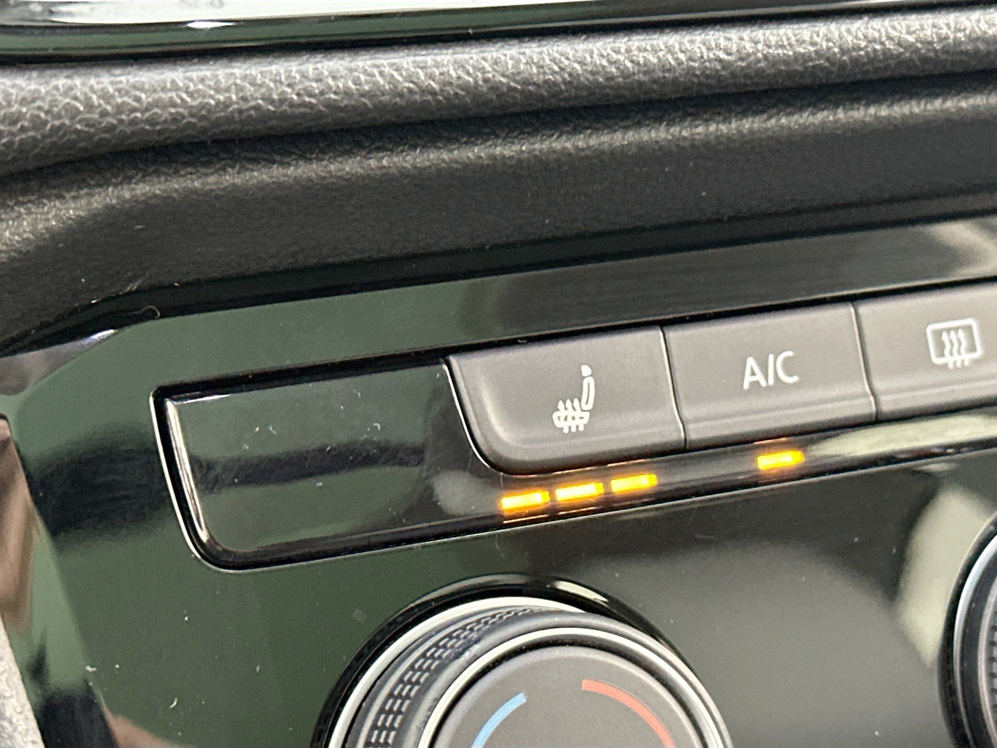 Used 2023 Volkswagen Taos SE image 19