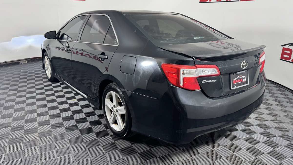 Used 2014 Toyota Camry SE FWD image 5