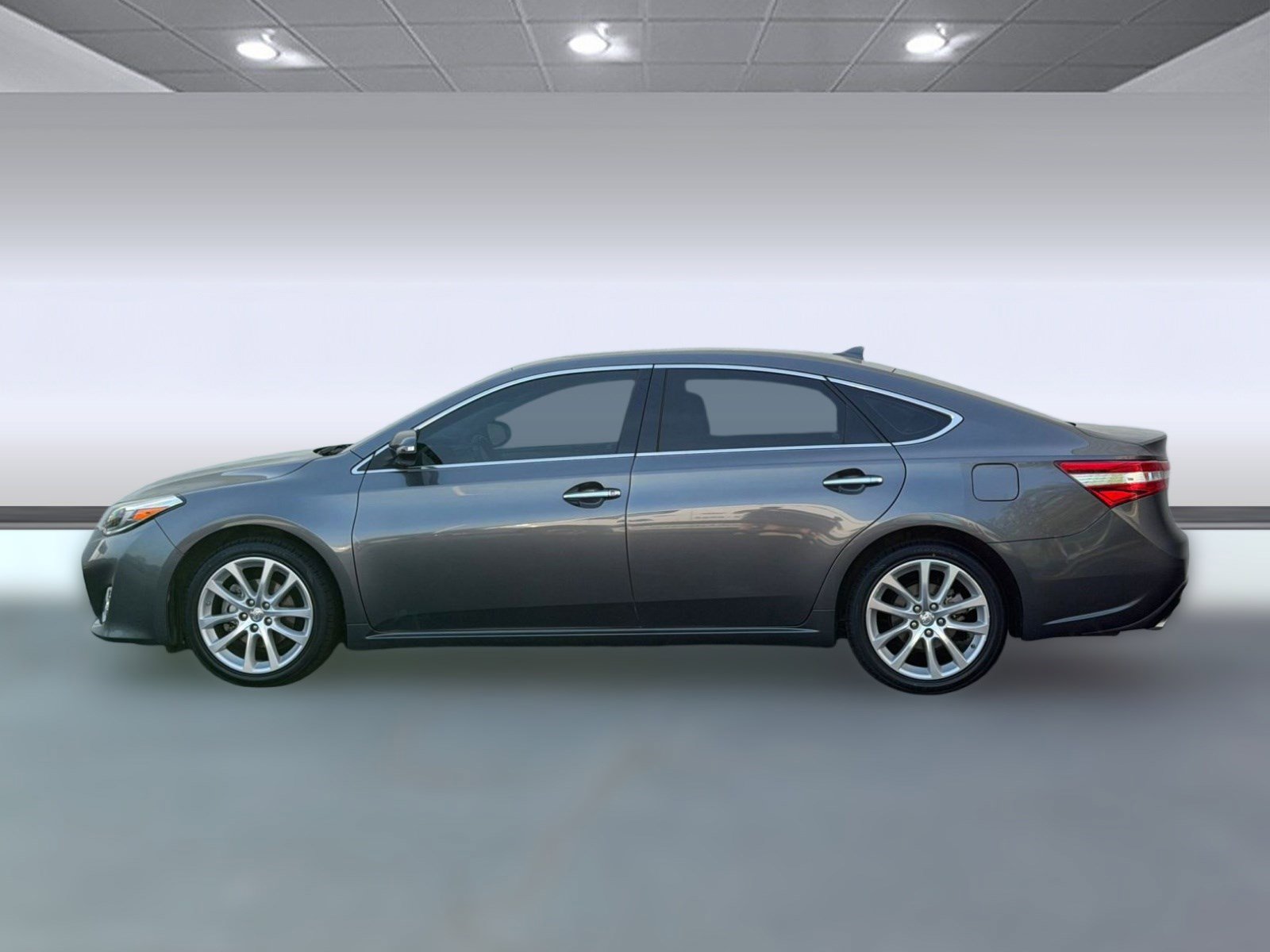 Used 2015 Toyota Avalon Limited FWD image 2