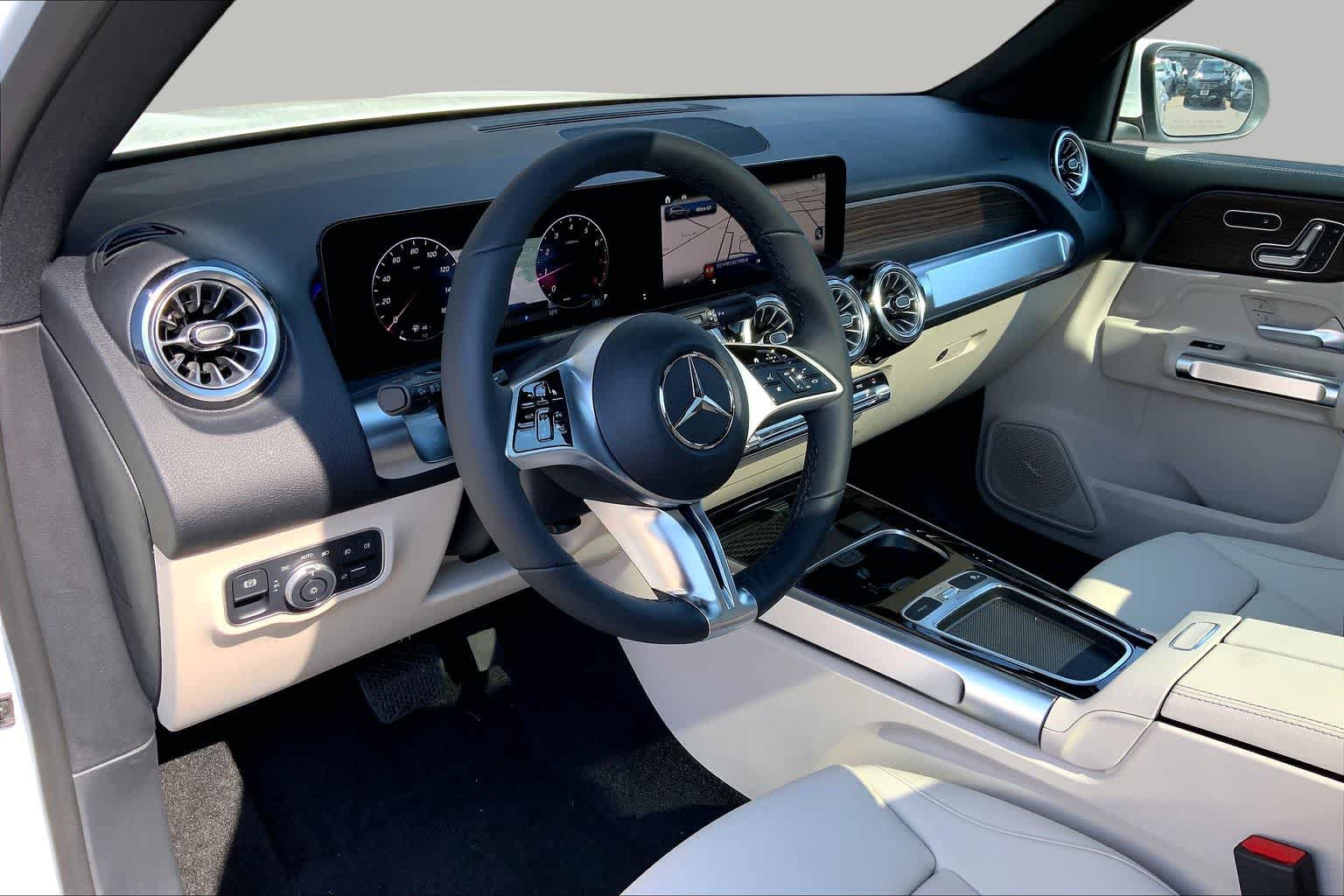New 2026 Mercedes-Benz GLB 250 4MATIC image 9