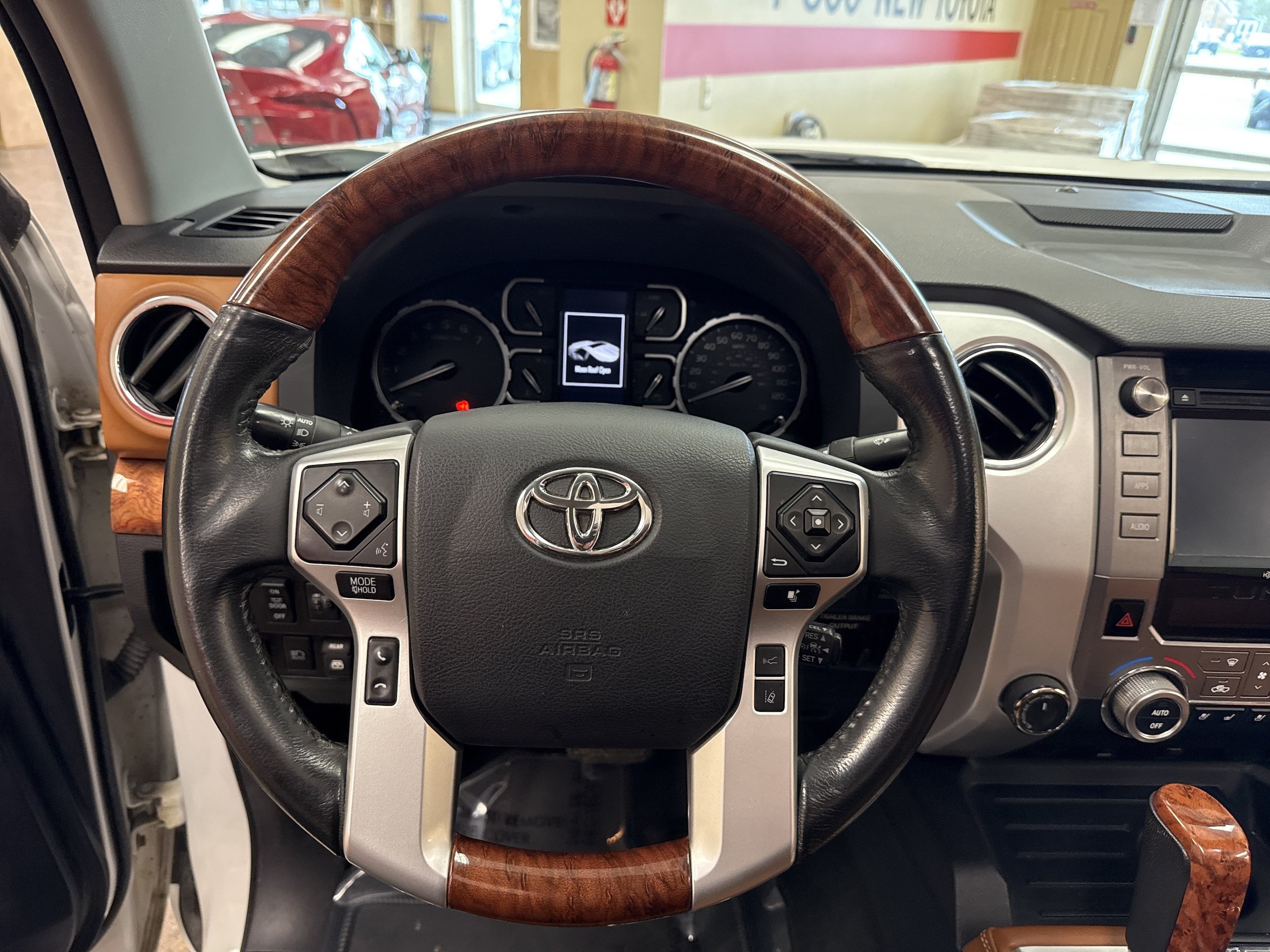 Used 2018 Toyota Tundra Platinum AWD/4WD image 28