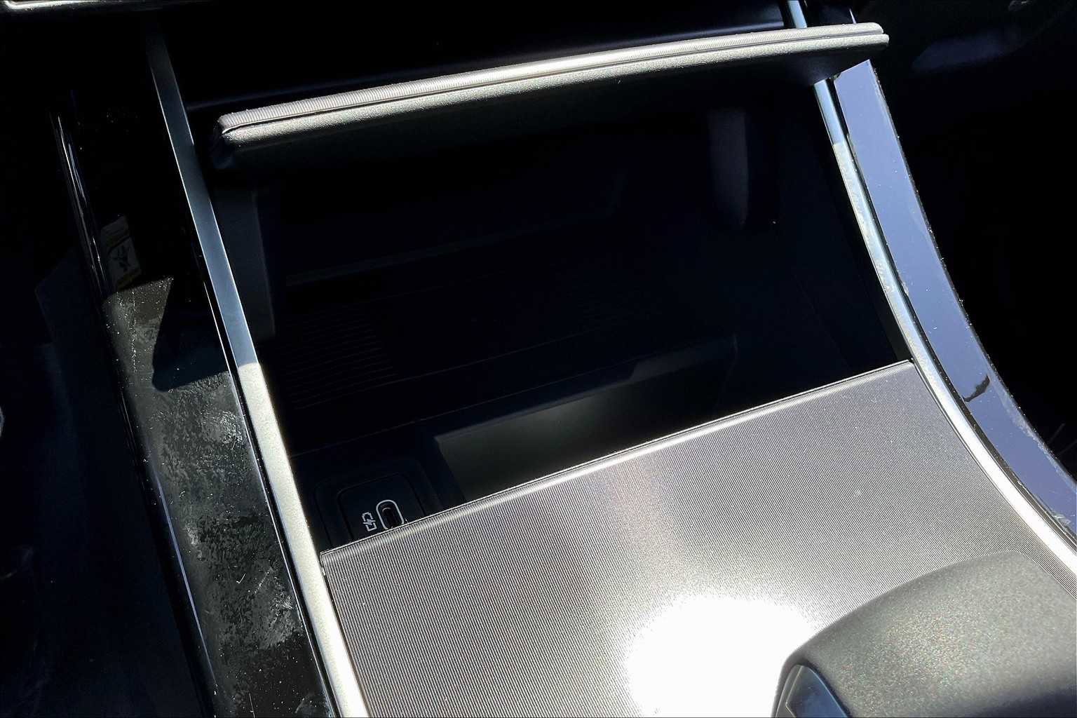 New 2026 Land Rover Range Rover Velar Dynamic SE image 18